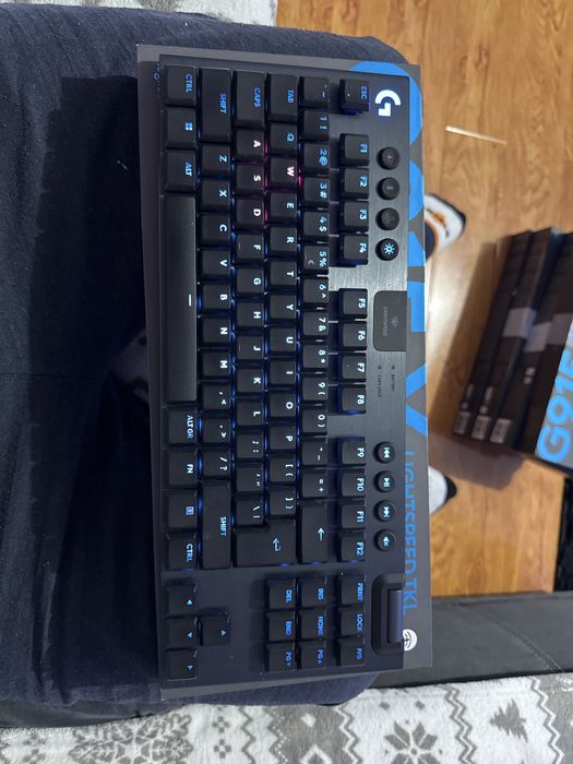 Tastatura Logitech G915x Lightspeed TKL Bluetooth sau Usb