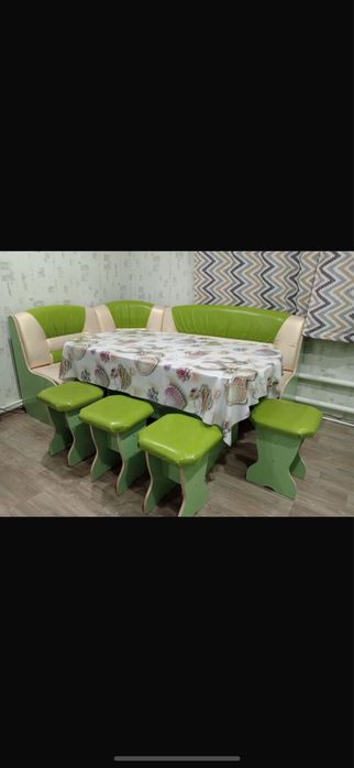 кухонный стол,стулья