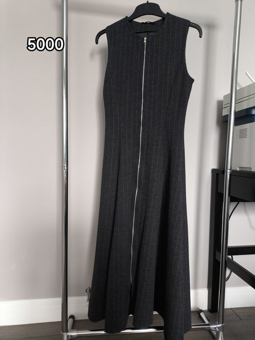 Продам женские платья и комбинезон