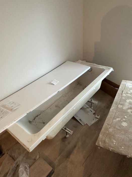 Chiuveta suspendata, cada, baterie cada