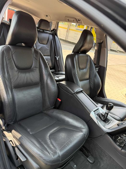 Volvo V60 D5 205cp manual, editie Summum