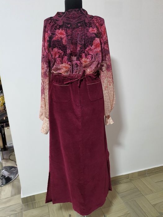 Fusta raiat burgundy cu slituri laterale, ideala pt vremea rece;
