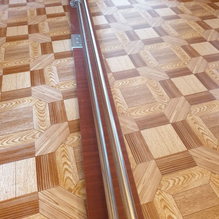 Карнизы на окна.