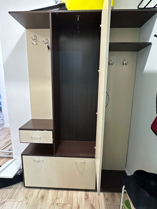 Шкаф в прихожую продам