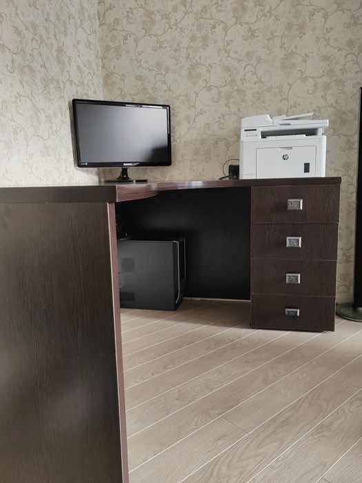 Стол тумбовый, офисный