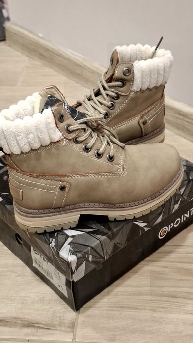 Детски бежови боти