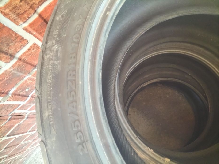 Шины 255 45 R 18 бу