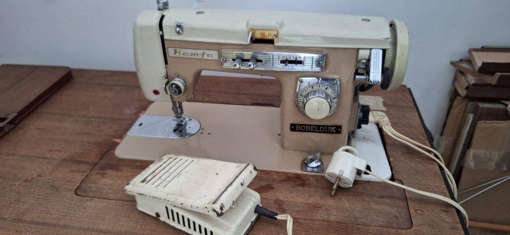 Masina de cusut electrica