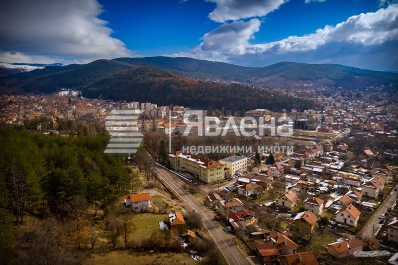 Явлена Изток предлага УПИ в гр. Годеч