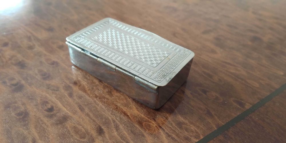 Стоманена кутийка за бижута