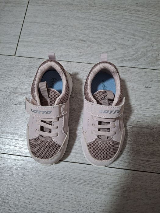 Vând adidași de firmă