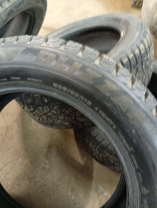Продам зимние шины bridgestone