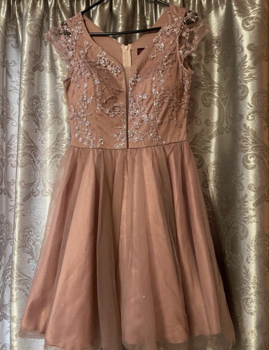 Rochie eleganta pentru ocazii.