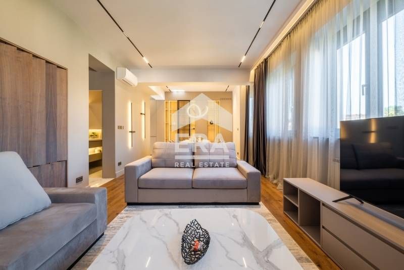 Дава се под наем Тристаен апартамент в София, Център - 120 кв.м за 3590.4 € - Снимка #3