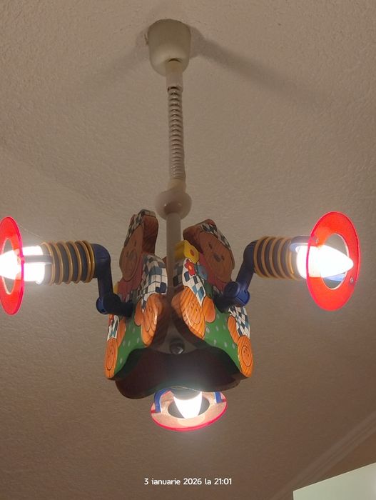 Vând candelabru pentru camera copii