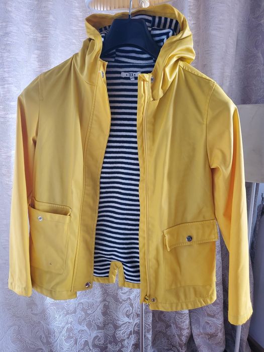 Geaca de ploaie - stare buna