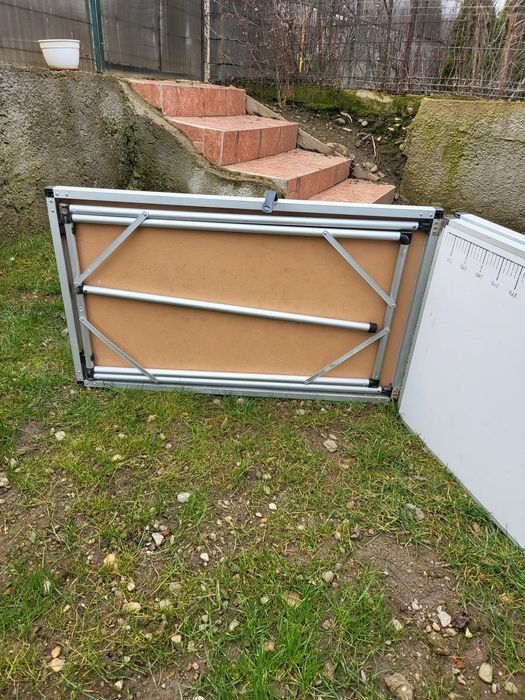 Vând masa.plianta ptr.piata