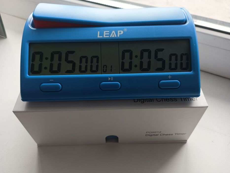 Часы для игры в шахматы или шашки.