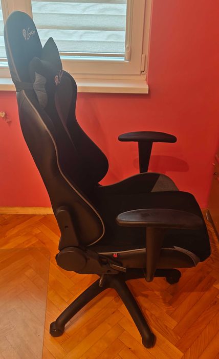 Геймърски стол Genesis Nitro 440 - Счупено