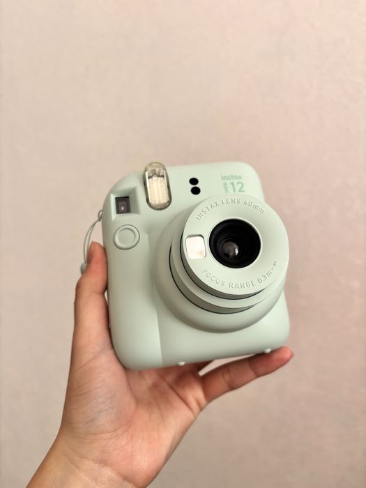 продается instax mini 12