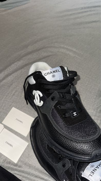Chanel runner negru cu alb
