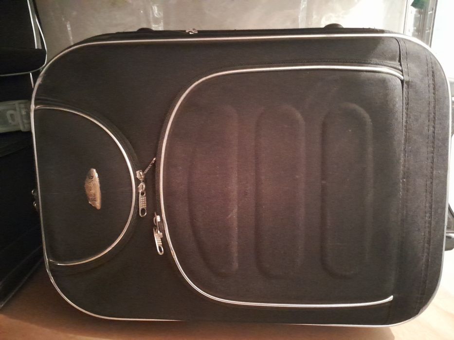 Лек и водоустойчив  куфар  с колелца  и екстри