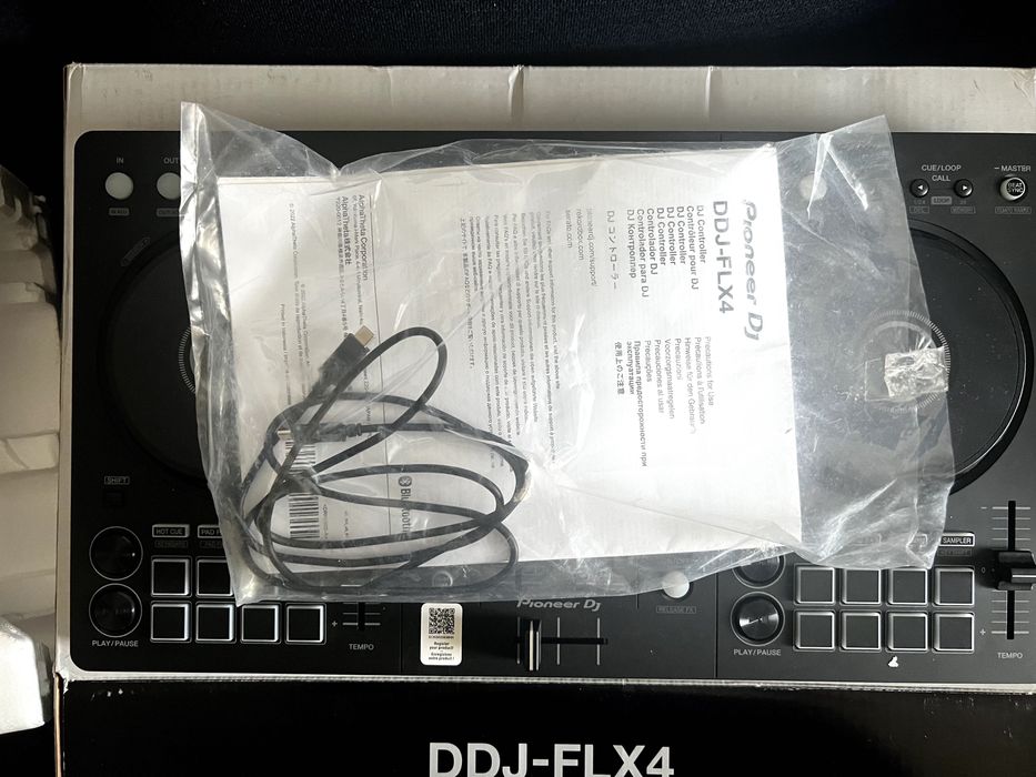 Mixer DJ DDJ-FLX4 cu 2 canale