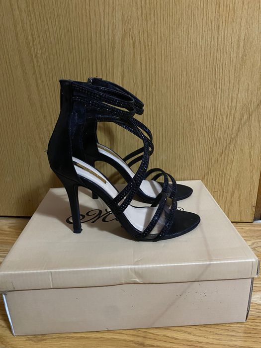 Черни сандали с ток 36