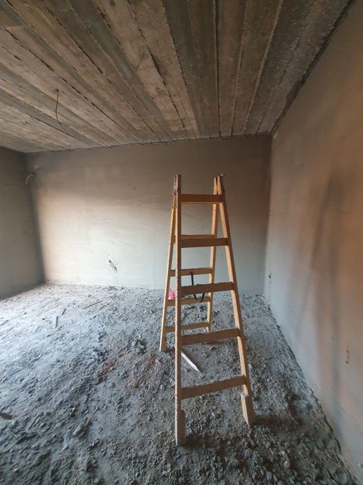 Executam tencuiala mecanizata , sape fluide de ipsos