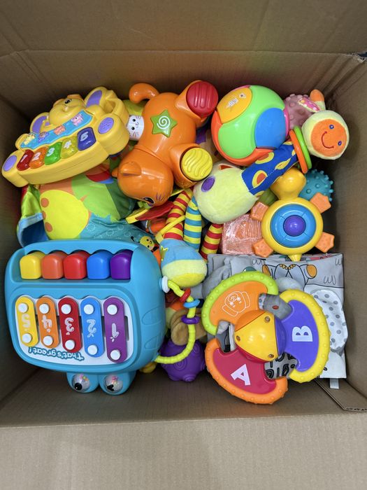 Коробка игрушек в отличном состоянии