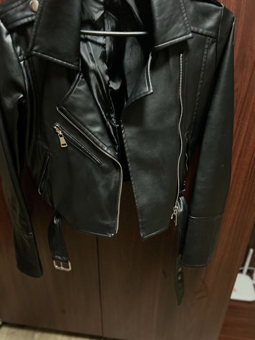 Продам куртку весна осень