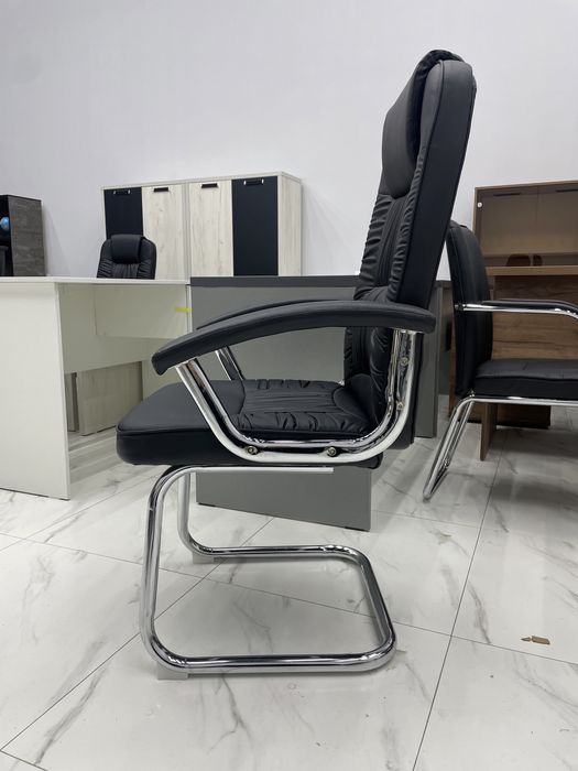 Офисный кресло стул leo visitor на полозьях