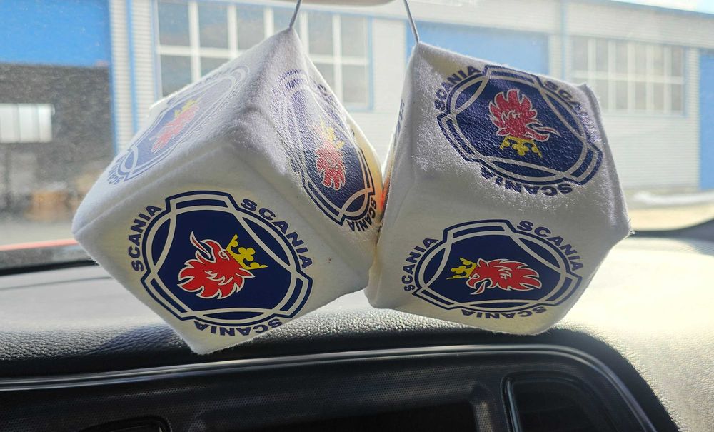 Плюшени зарчета за камиони Скания SCANIA бели и черни 10х10х10 см