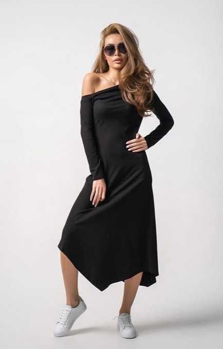 Чёрное платье бренда pdwr