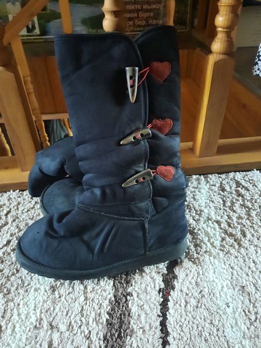 Продам угги и осенние ботинки