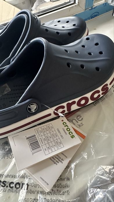 Crocs абсолютно новые
