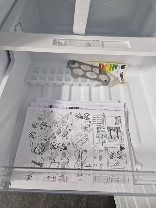 Хладилник с фризер Bauknecht A++ Чисто нов