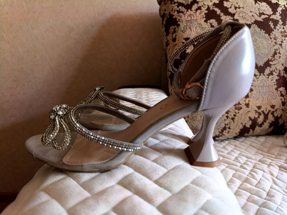 Шұғыл түрде сапалы аяқ киім сатамын  39 размер