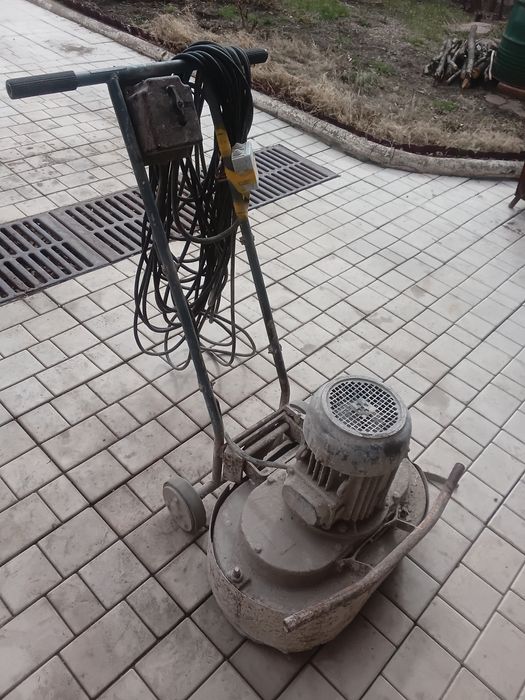 Продам шлифовальную машину