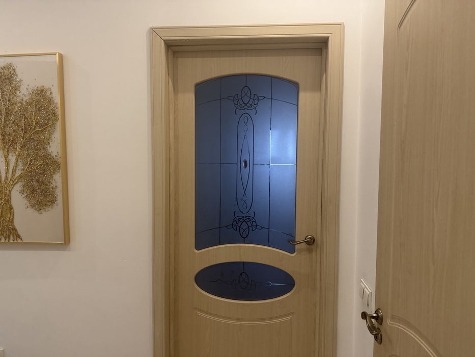 Продаю б:/у двери 8 шт