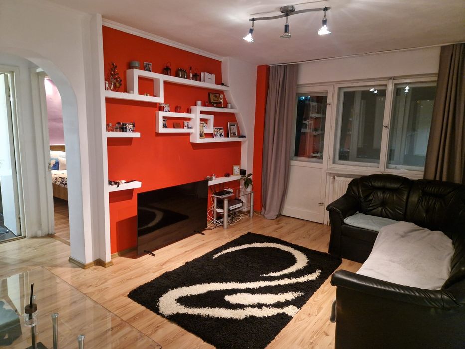 Vand apartament cu 3 camere Et. 1, suprafata 76 mp si garaj - Tasnad