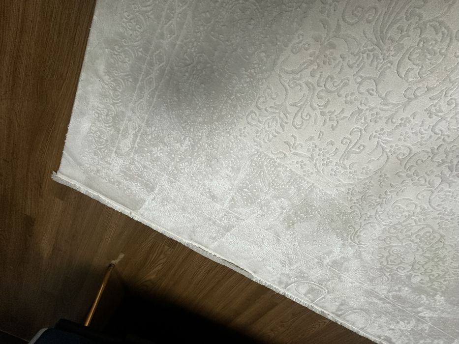 Ковры четыре шт, разных размеров