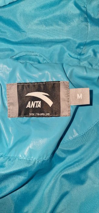 Продаются куртки.