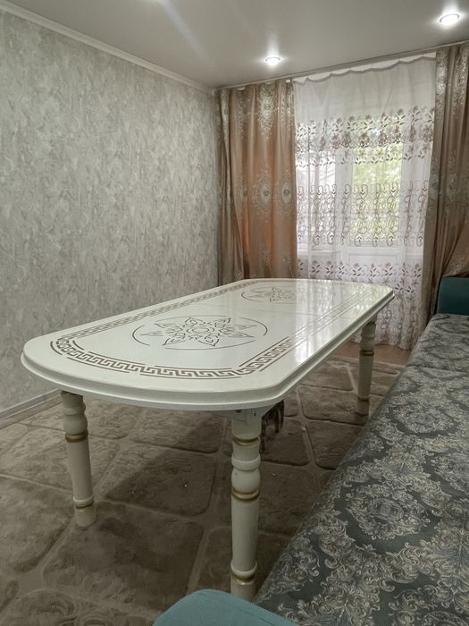 Срочно продам гостевой стол