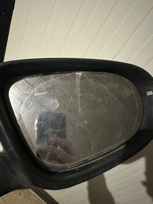Oglinda dreapta VW Touran 2012 2013 sticla sparta