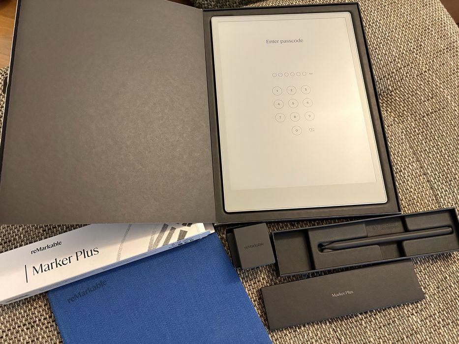 ReMarkable Paper Pro + Book Folio +Marker Plus