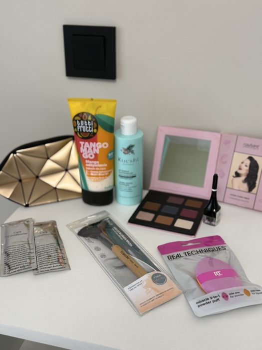 Комплект с гримове и професионална палитра  Radiant