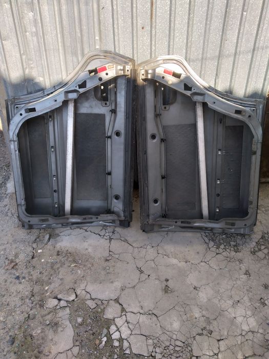 Двери Audi c4 заднии