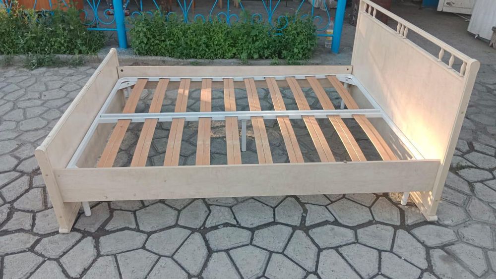 Кровать полуторка