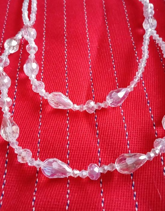 Продам бусы, броши